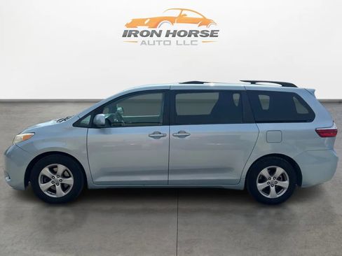 Used 2015 Toyota Sienna LE FWD image 8