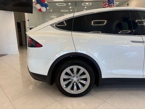 Used 2019 Tesla Model X AWD/4WD image 10