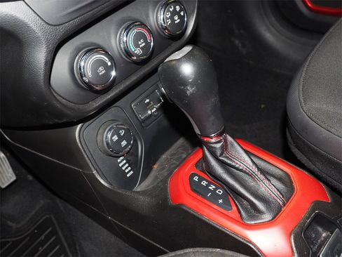 Used 2017 Jeep Renegade Trailhawk image 16