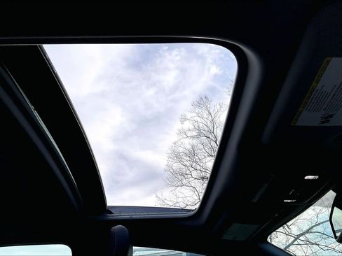 Used 2019 Toyota Camry SE image 13