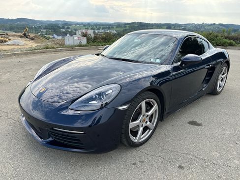 Used 2018 Porsche 718 Cayman RWD image 1