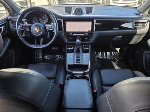 Used 2022 Porsche Macan image 16