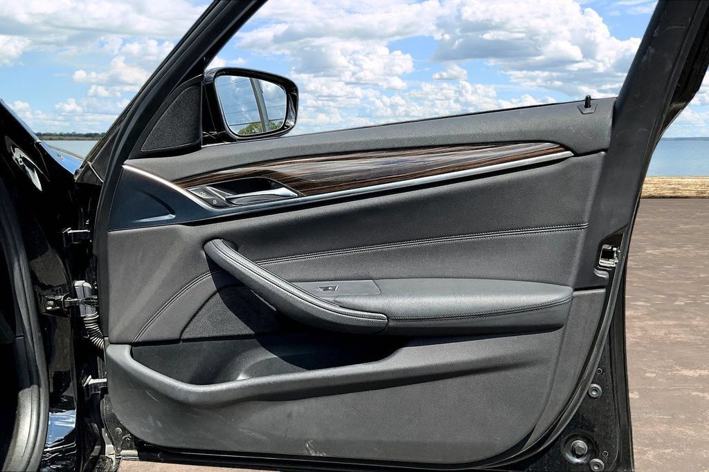Used 2019 BMW 530i w/ Convenience Package RWD image 27
