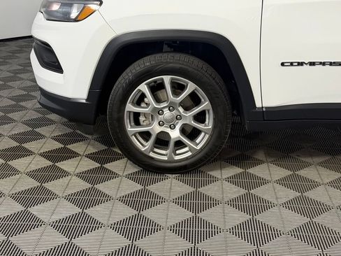 Used 2022 Jeep Compass Latitude AWD/4WD image 11