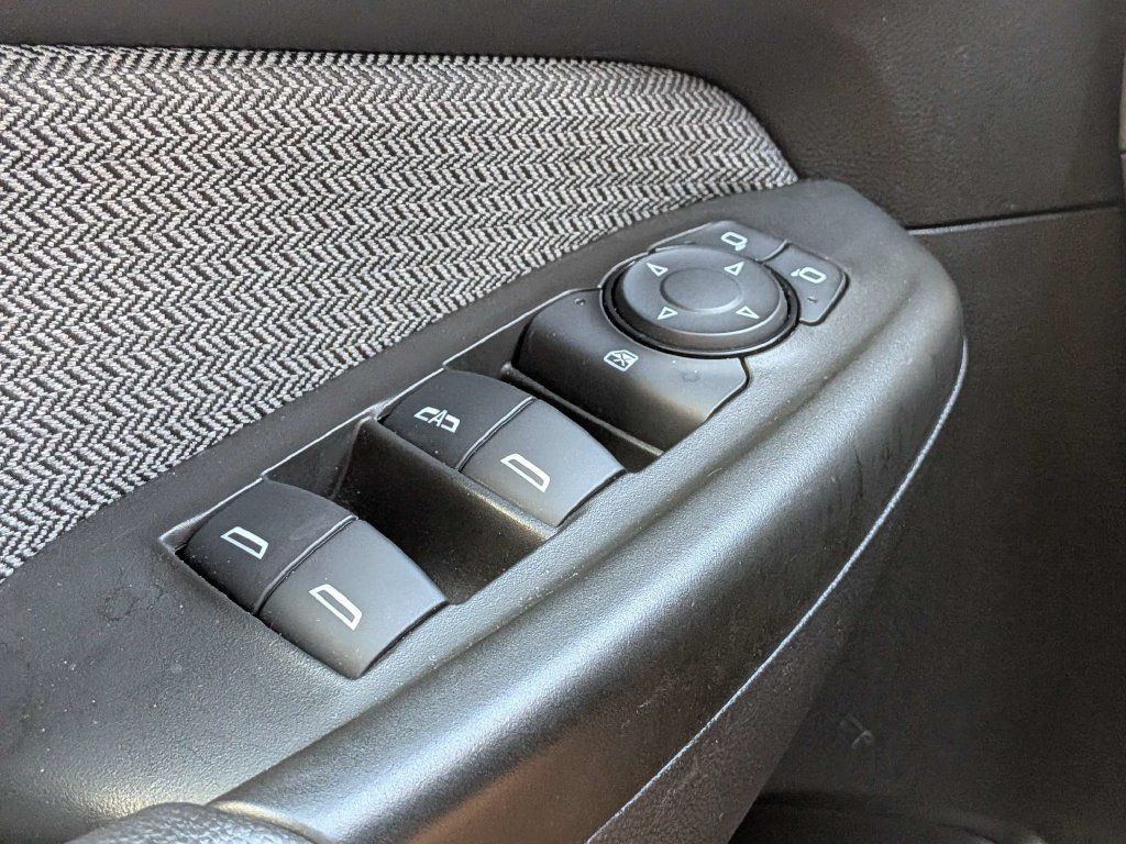 Used 2025 Chevrolet TrailBlazer LT AWD/4WD image 29