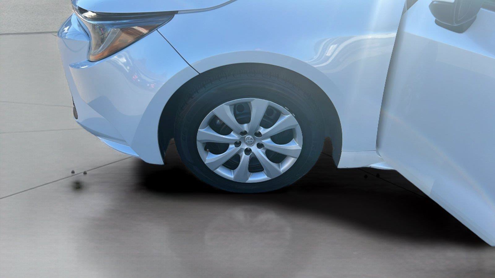 Used 2025 Toyota Corolla LE FWD image 22