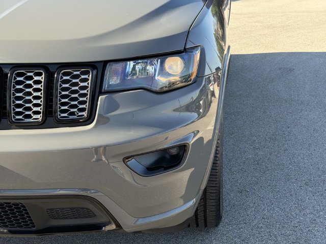 Used 2022 Jeep Grand Cherokee Laredo X AWD/4WD image 9
