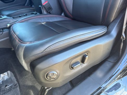 Used 2025 Jeep Wrangler Unlimited Rubicon image 15