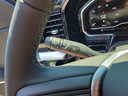 New 2025 GMC Sierra 1500 SLE w/ Preferred Package image 17