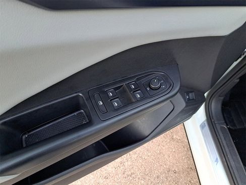 Certified 2022 Volkswagen Taos SE image 16