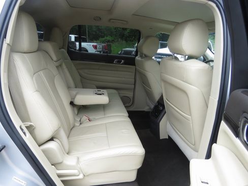 Used 2019 Lincoln MKT AWD image 17