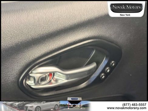 Used 2022 Jeep Cherokee Limited AWD/4WD image 16