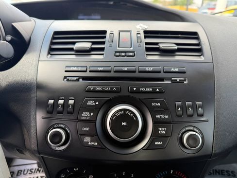 Used 2013 MAZDA MAZDA3 i Sport FWD image 19