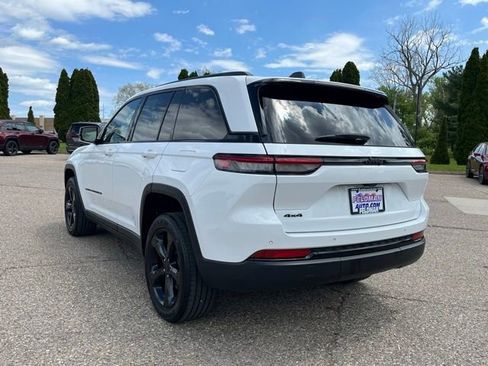 Used 2023 Jeep Grand Cherokee Altitude AWD/4WD image 3