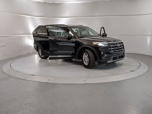 New 2025 Ford Explorer Active w/ Active Comfort Package image 7