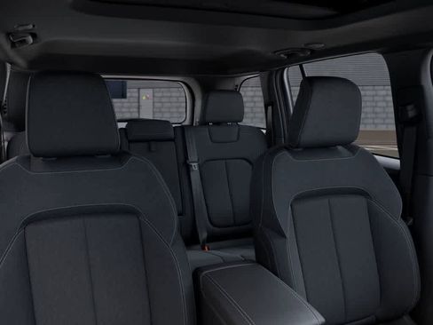 Used 2025 Jeep Grand Cherokee Laredo X w/ Luxury Tech Group I AWD/4WD image 25