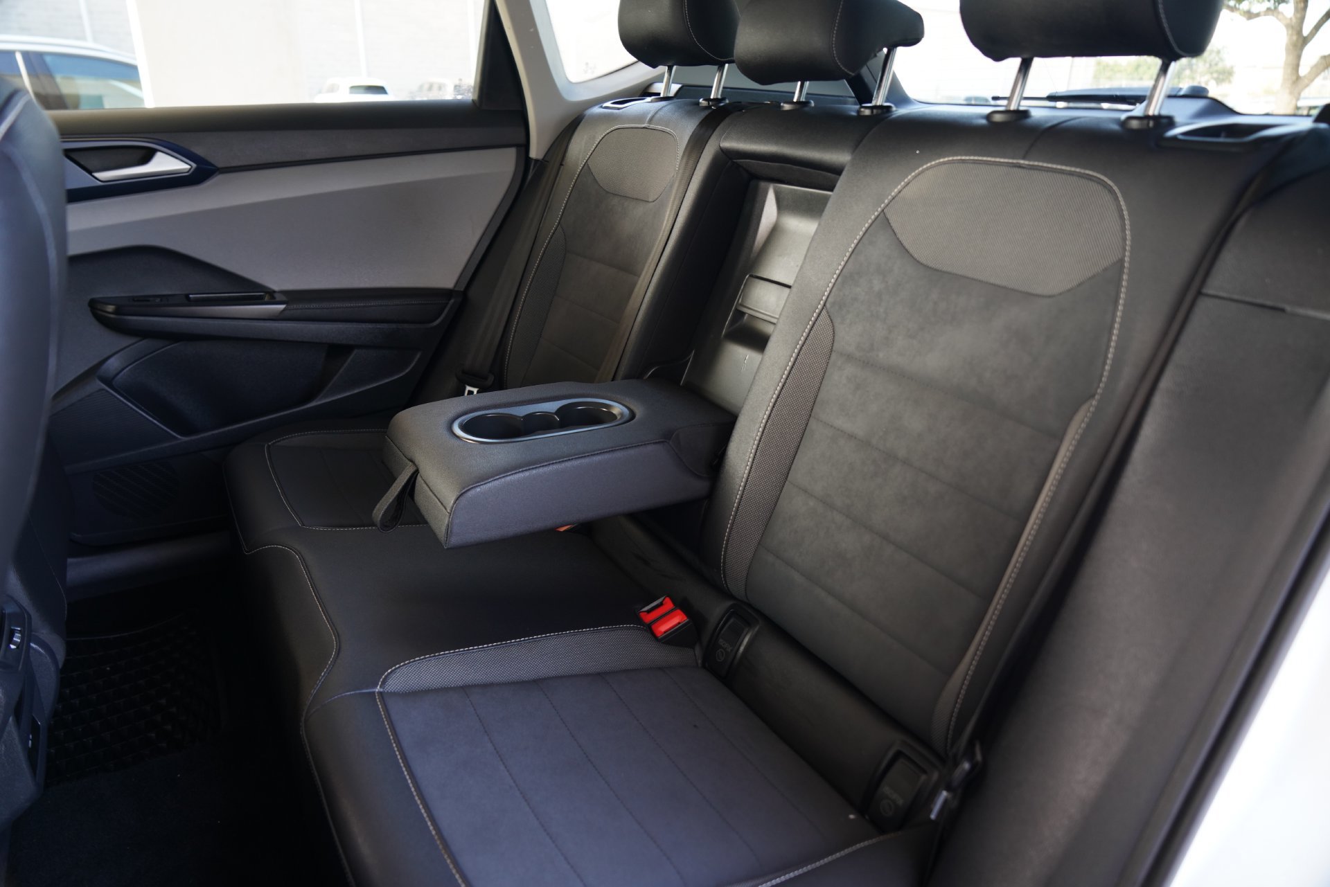 Certified 2024 Volkswagen Taos SE FWD image 30