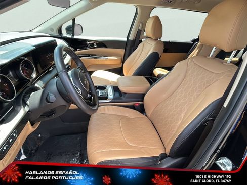 Used 2024 Kia Carnival EX FWD image 12