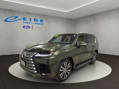 Used 2023 Lexus LX 600 4WD w/ Accessory Package (Z1) image 5