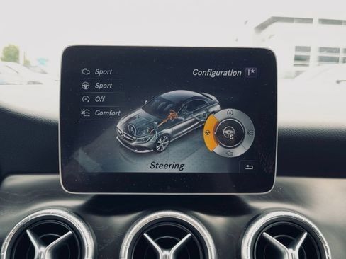 Used 2018 Mercedes-Benz CLA 250 4MATIC image 40