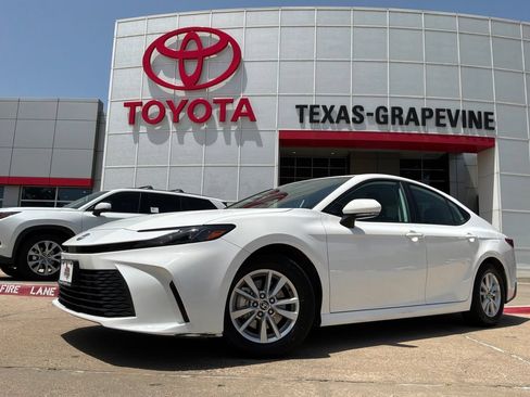 Used 2025 Toyota Camry LE FWD image 2