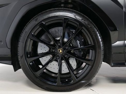 Used 2022 Lamborghini Urus image 9