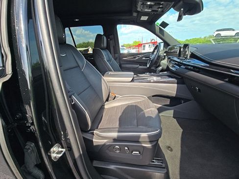 Used 2024 Cadillac Escalade Sport AWD/4WD image 9
