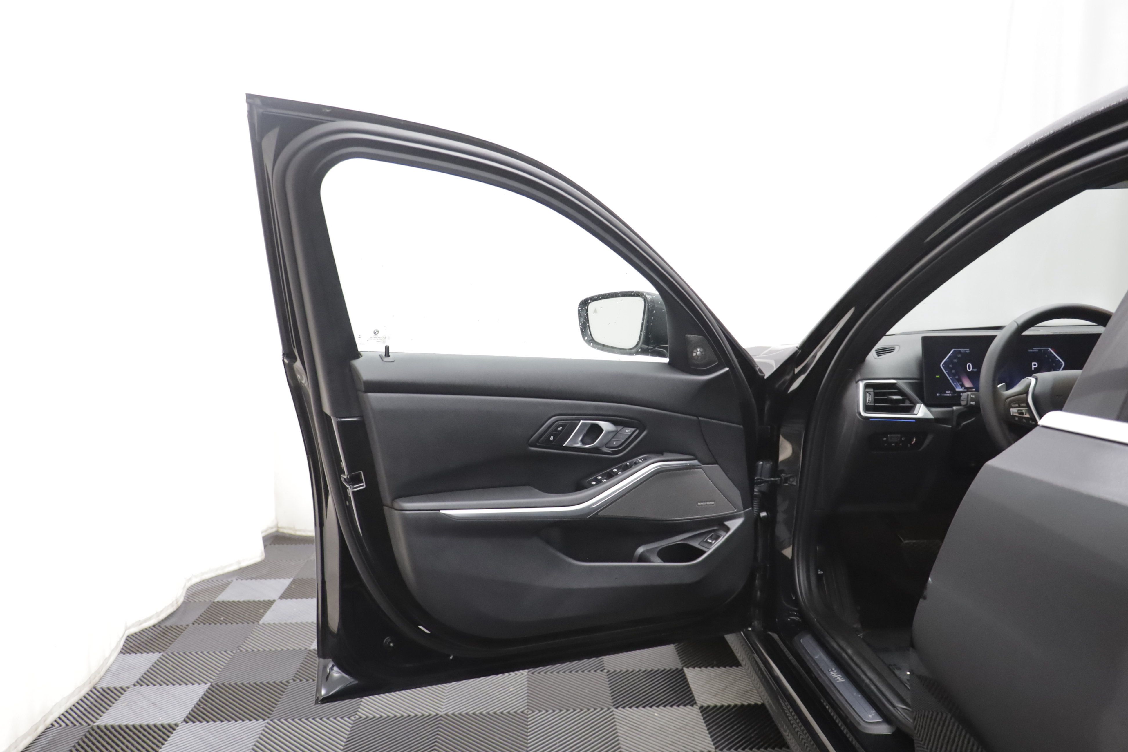 Used 2024 BMW 330i xDrive Sedan w/ Premium Package AWD/4WD image 4