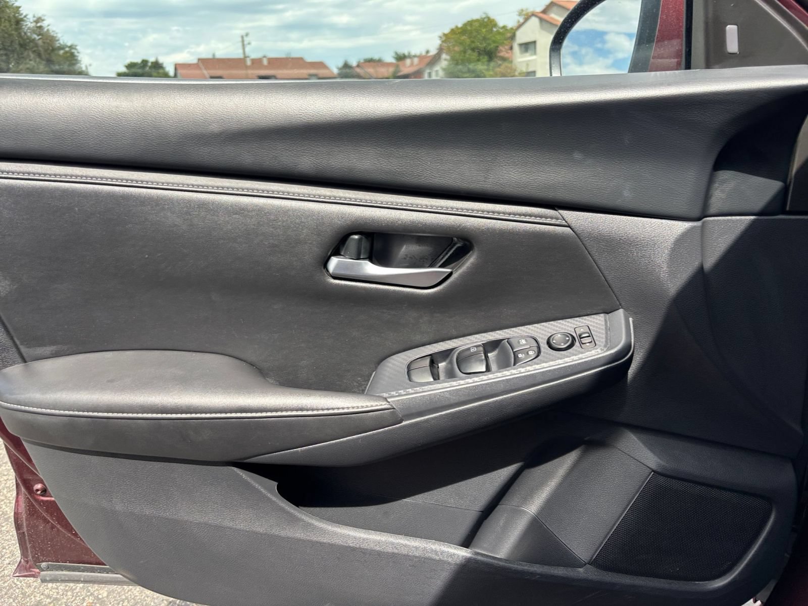 Used 2025 Nissan Sentra SV FWD image 18