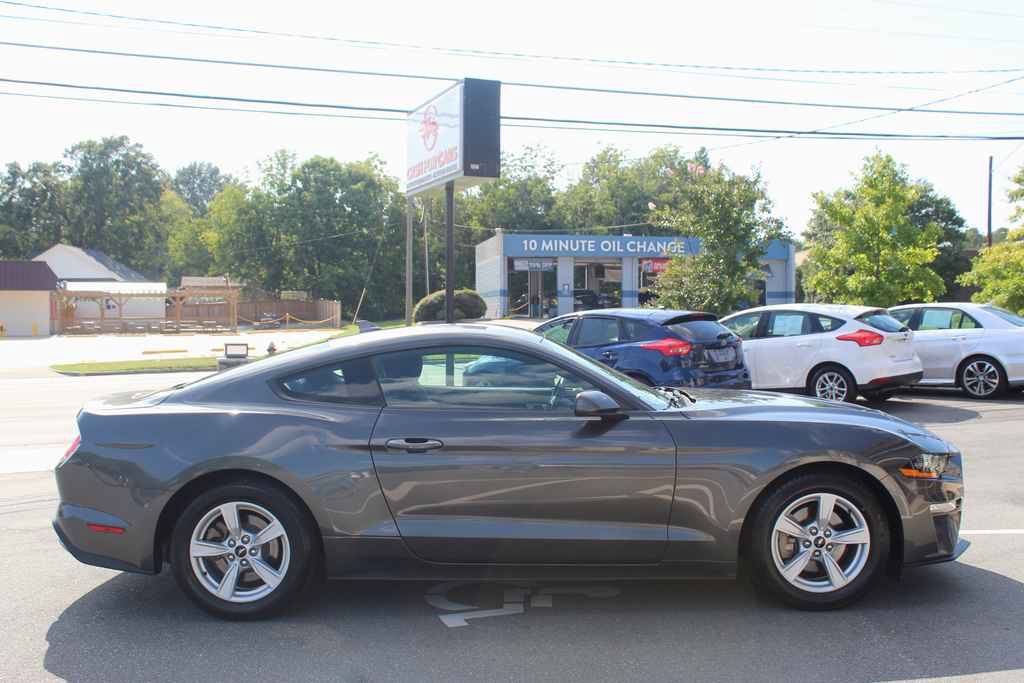 Used 2020 Ford Mustang Coupe RWD image 4