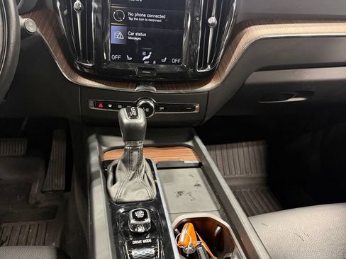 Used 2021 Volvo XC60 T5 Momentum w/ Advanced Package AWD/4WD image 14