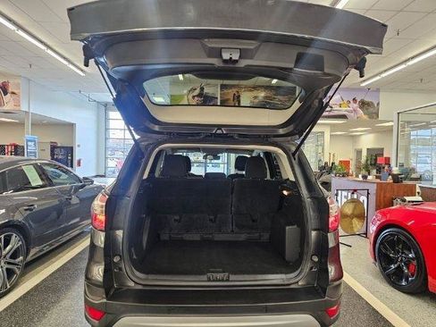 Used 2018 Ford Escape SE w/ Ford Safe & Smart Package FWD image 38