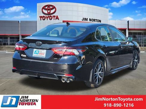 Used 2023 Toyota Camry SE FWD image 5