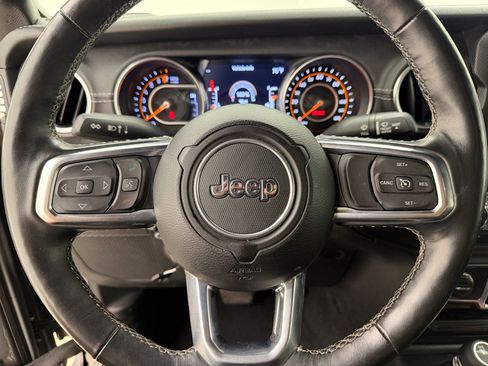 Used 2018 Jeep Wrangler Unlimited Sahara w/ Cold Weather Group AWD/4WD image 15