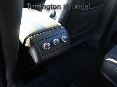 Used 2016 GMC Acadia SLE image 32