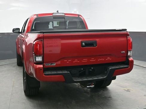 Used 2018 Toyota Tacoma TRD Sport w/ Technology Package image 5