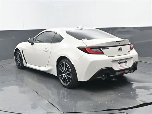 Used 2024 Toyota GR86 image 3