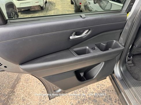 Used 2022 Nissan Pathfinder SL w/ SL Black Package FWD image 12