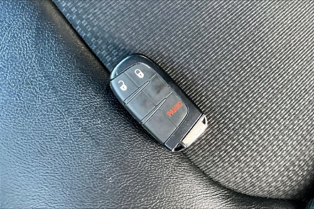 Used 2025 Jeep Compass Trailhawk AWD/4WD image 11