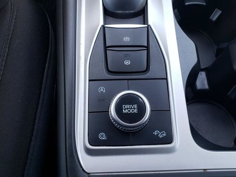 Used 2023 Ford Explorer XLT AWD/4WD image 16