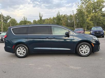 Used 2023 Chrysler Pacifica Touring-L