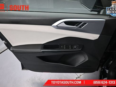 Used 2025 Volkswagen Taos SE FWD image 23