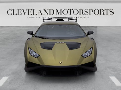 Used 2022 Lamborghini Huracan STO RWD image 3