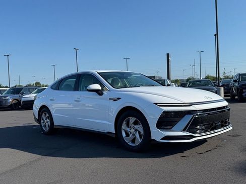 Certified 2025 Hyundai Sonata SE FWD image 3