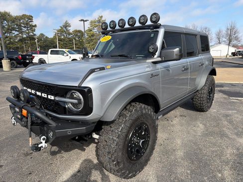 Used 2023 Ford Bronco Wildtrak image 4