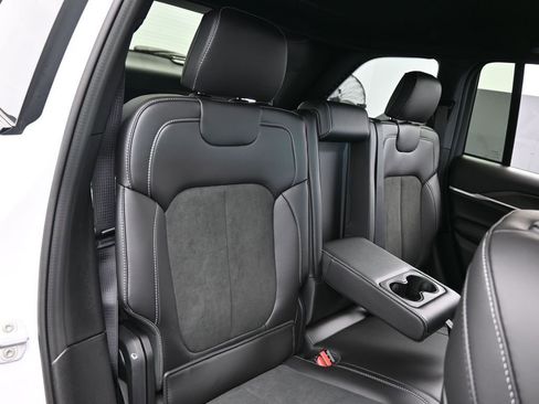 New 2026 Jeep Grand Cherokee Altitude image 38