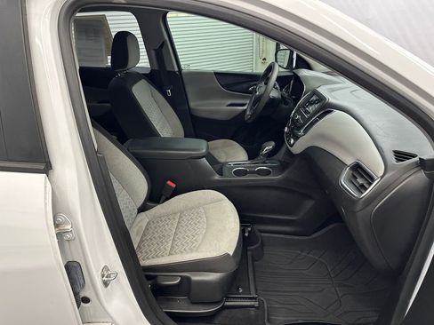 Used 2022 Chevrolet Equinox LS w/ LS Convenience Package FWD image 14