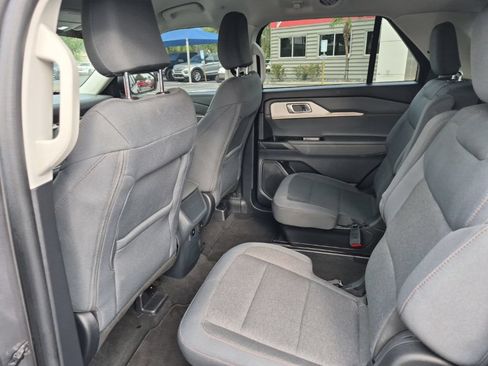 Used 2025 Ford Explorer Active RWD image 15