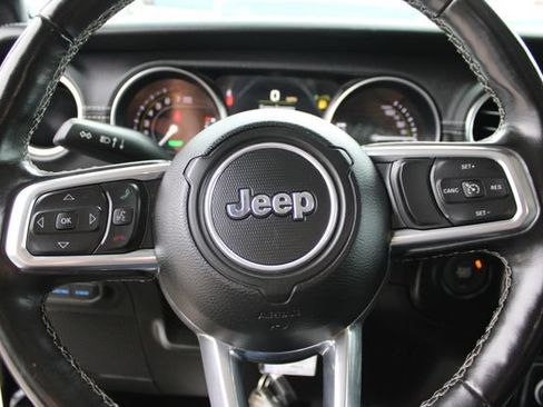Used 2022 Jeep Wrangler Unlimited Sahara w/ Cold Weather Group AWD/4WD image 14