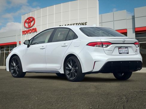 Certified 2026 Toyota Corolla SE w/ SE Premium Package image 5